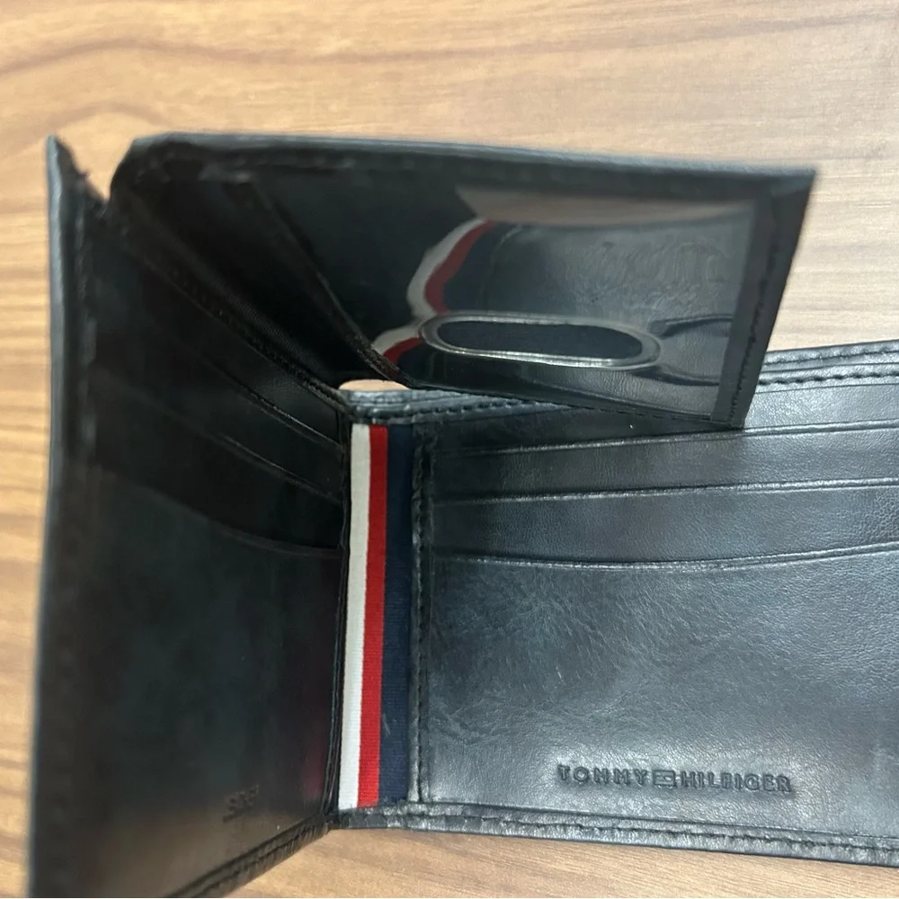 Tommy Hilfiger smooth black